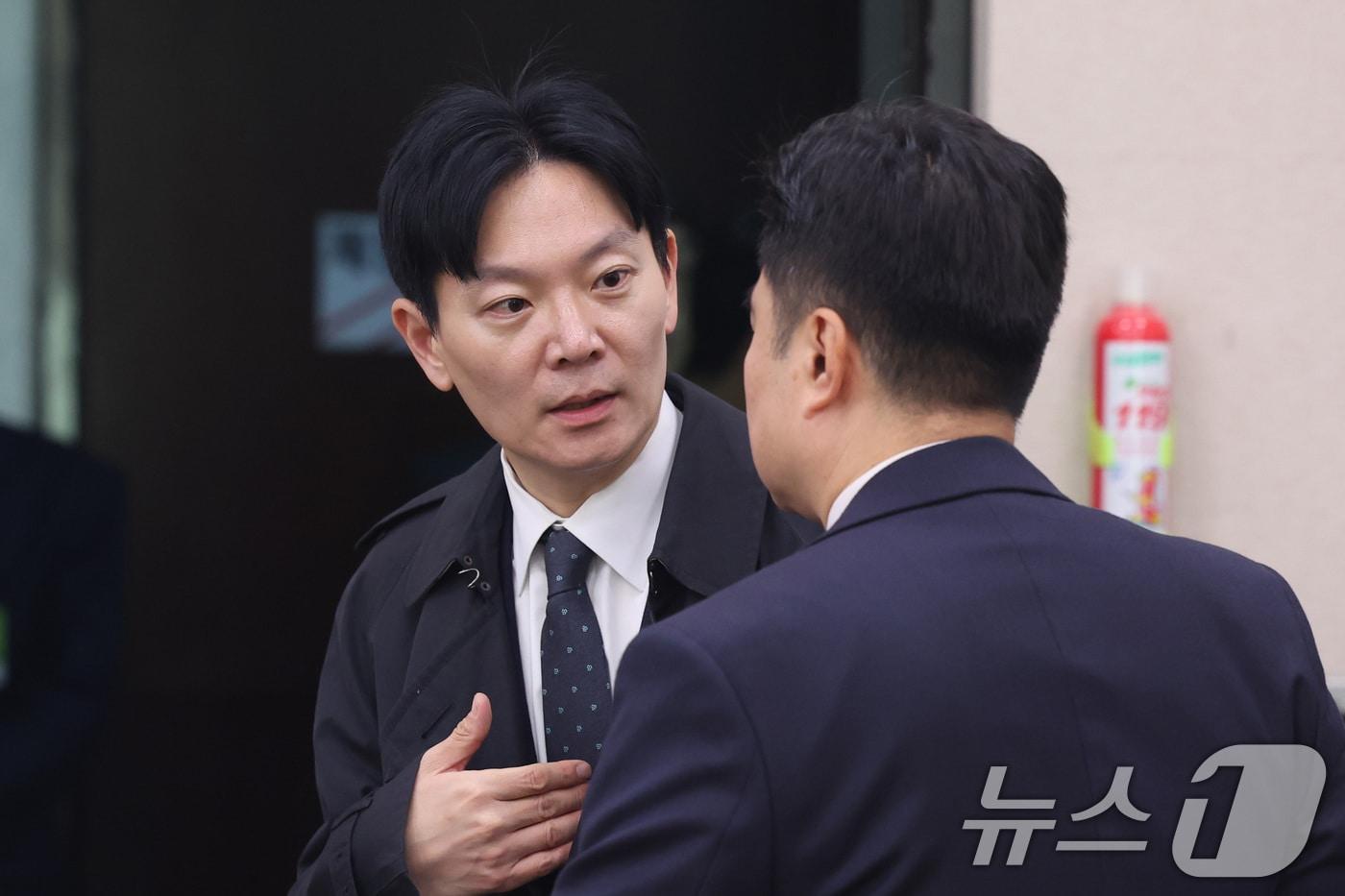 본문 이미지 - 쌍방울 대북송금 사건을 담당했던 박상용 검사가 3일 서울 여의도 국회에서 열린 윤석열정권정치검찰조작기소의혹사건진상규명국정조사특별위원회 전체회의에 출석하고 있다. 2026.4.3 ⓒ 뉴스1 신웅수 기자