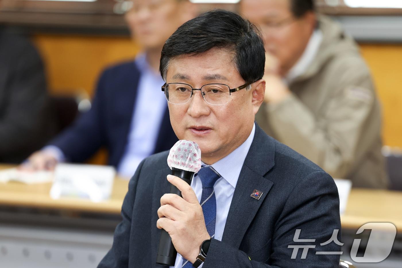 본문 이미지 - 김성환 기후에너지환경부 장관 2026.4.3 ⓒ 뉴스1 임지훈 인턴기자