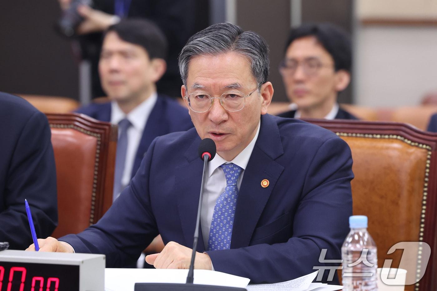 본문 이미지 - 정성호 법무부 장관이 3일 서울 여의도 국회에서 열린 윤석열정권정치검찰조작기소의혹사건진상규명국정조사특별위원회 전체회의에서 의원 질의에 답변하고 있다. 2026.4.3 ⓒ 뉴스1 신웅수 기자