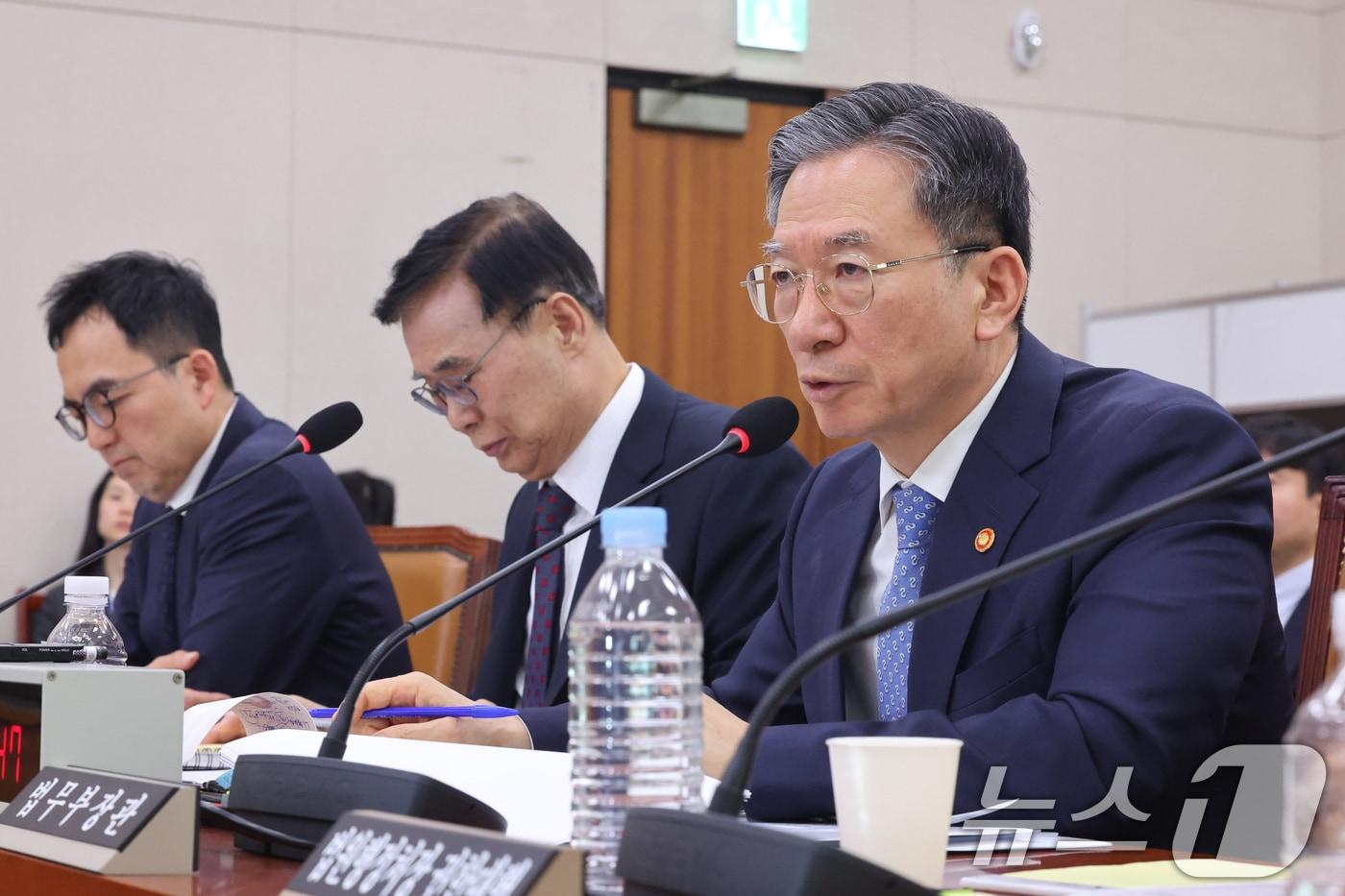 본문 이미지 - 정성호 법무부 장관이 3일 서울 여의도 국회에서 열린 윤석열정권정치검찰조작기소의혹사건진상규명국정조사특별위원회 전체회의에서 의원 질의에 답변하고 있다. 2026.4.3 ⓒ 뉴스1 신웅수 기자