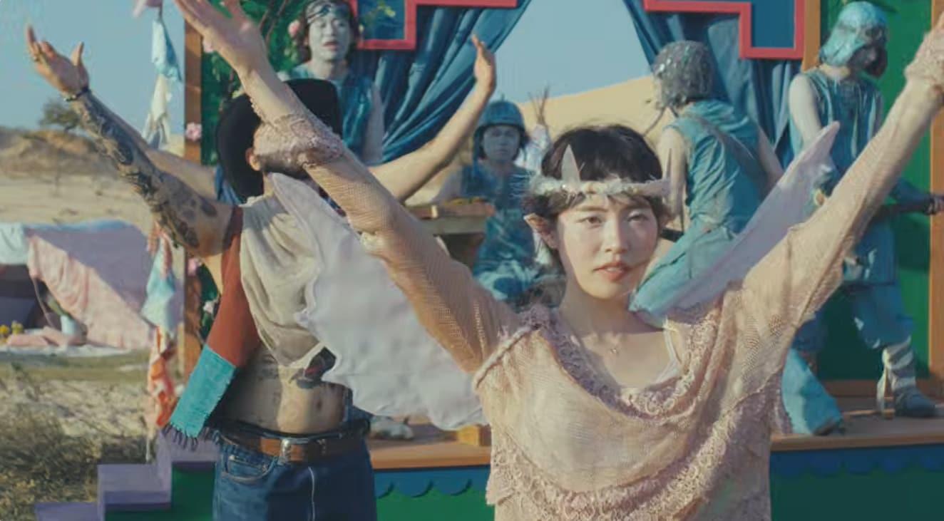 본문 이미지 - 악뮤 '소문의 낙원' 뮤직비디오 영상 캡처