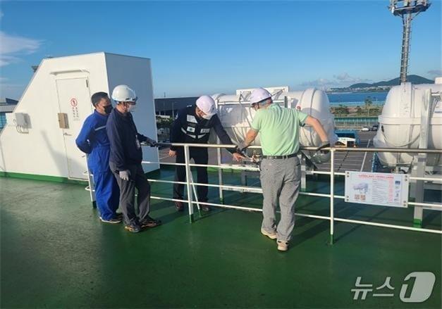 본문 이미지 - 여객선 특별점검(해양수산부 제공)