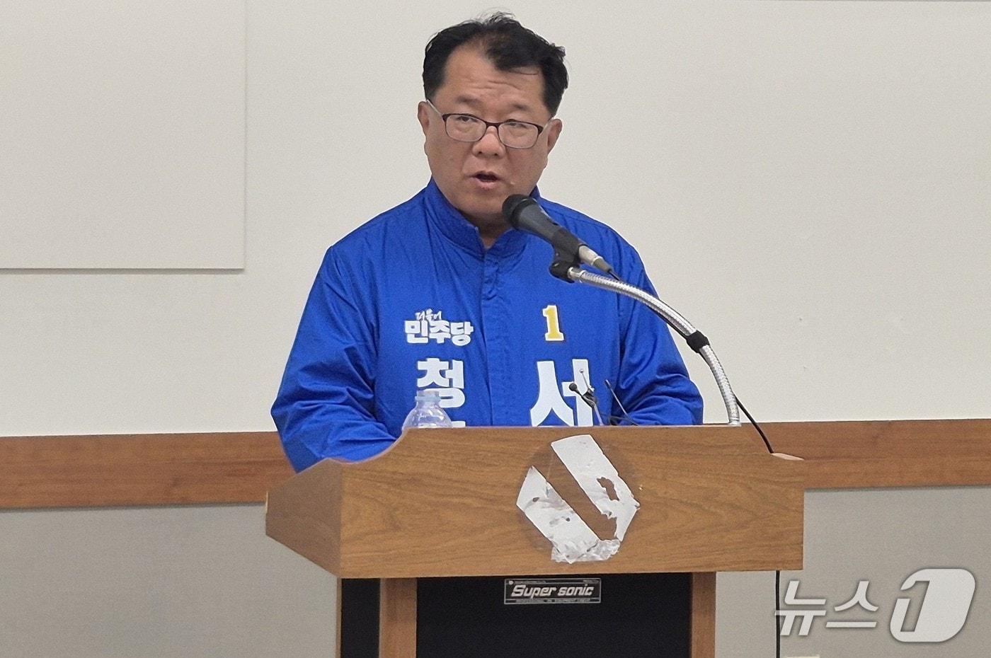 본문 이미지 - 서민석 충북 청주시장 예비후보가 3일 청주시청에서 기자회견을 하고 있다.2026.4.3./뉴스1