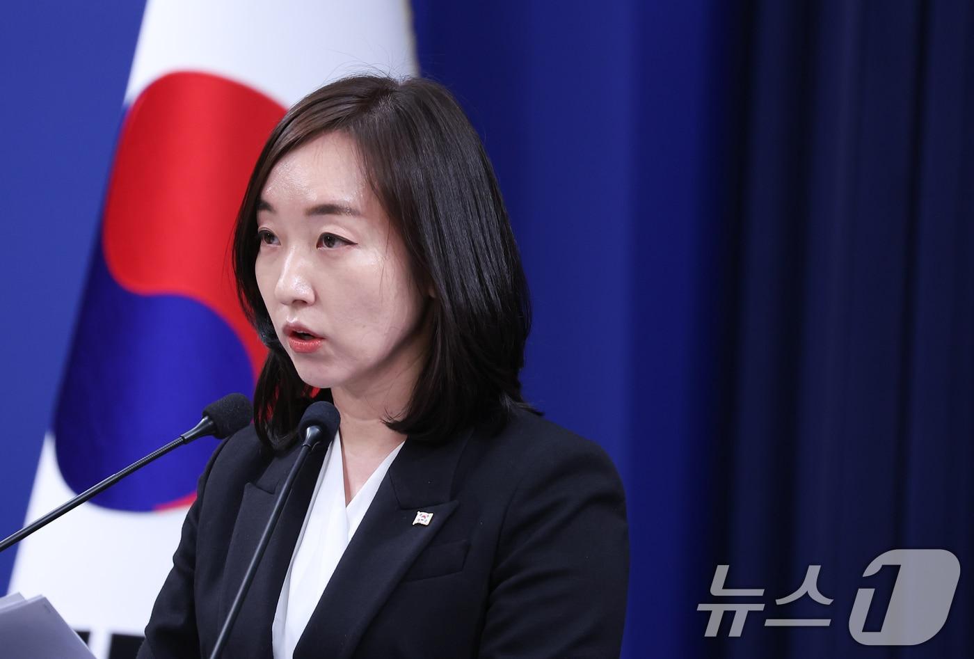 본문 이미지 - 전은수 대변인이 3일 청와대 춘추관에서  브리핑을 하고 있다. 2026.4.3 ⓒ 뉴스1 허경 기자