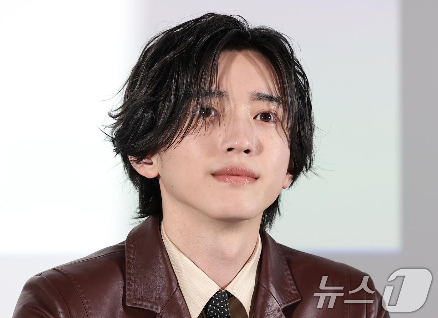 본문 이미지 - 일본 배우 미치에다 슌스케(道枝駿佑)가 3일 서울 용산구 CGV용산아이파크몰에서 열린 영화 ‘네가 마지막으로 남긴 노래’ 기자 간담회에서 취재진 질문을 듣고 있다. 2026.4.3 ⓒ 뉴스1 권현진 기자