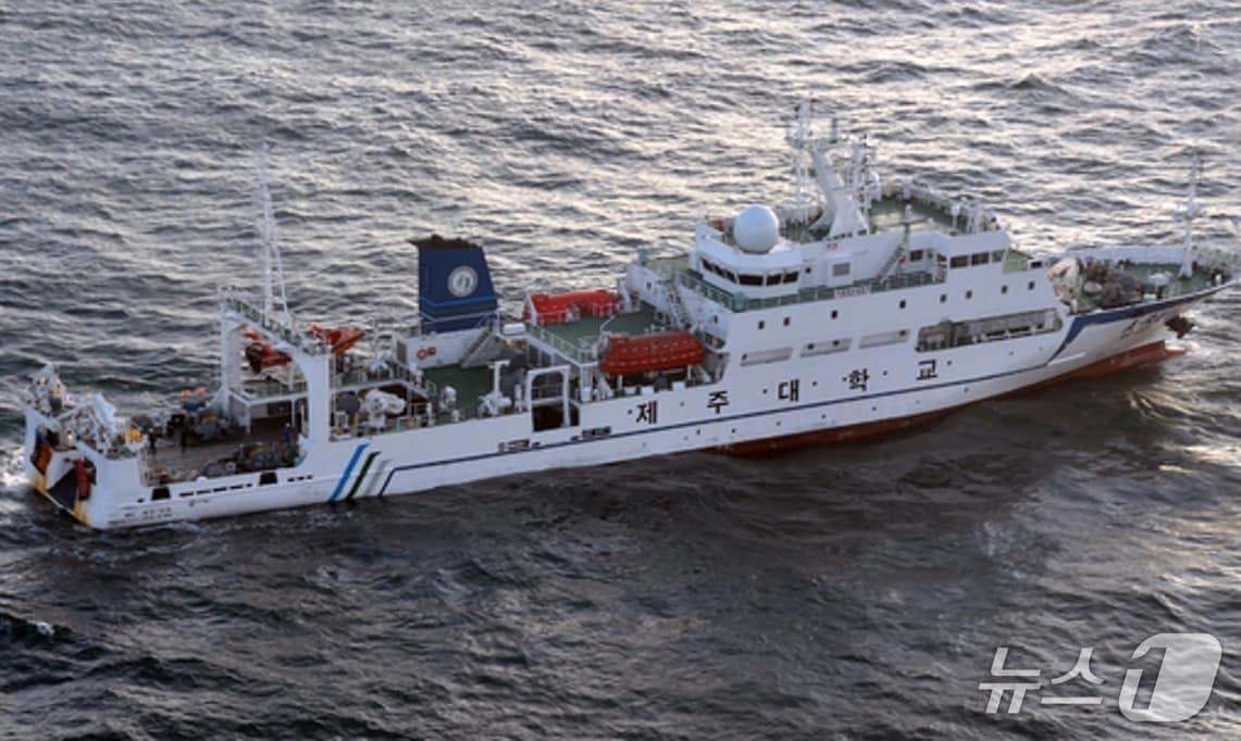 본문 이미지 - 한국수산자원공단이 한·중잠정조치수역 수산자원조사를 위해 활용했던 제주대학교 실습선 (수산자원공단 제공. 재판매 및 DB금지)