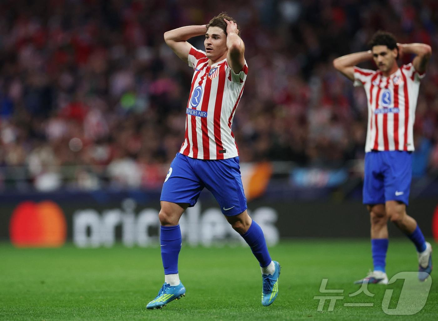 본문 이미지 - 아스널과 아틀레티코 마드리드가 UCL 4강 1차전서 무승부를 거뒀다. ⓒ 로이터=뉴스1