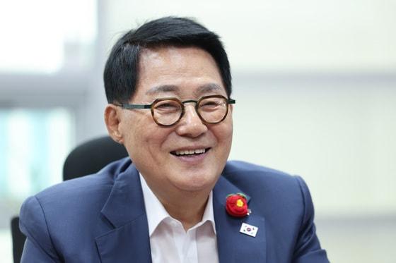 본문 이미지 - 박지원 더불어민주당 의원이 30일 서울 여의도 국회 의원회관에서 뉴스1과 인터뷰를 하고 있다. ⓒ 뉴스1 신웅수 기자