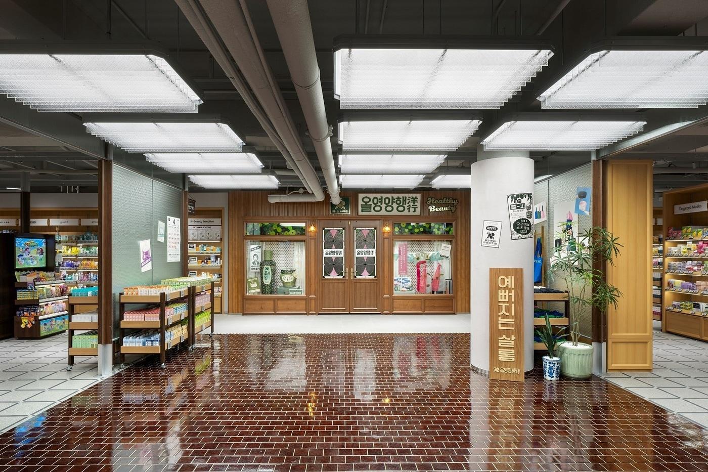 본문 이미지 - CJ올리브영이 30일 서울 광장시장에 선보인 '올리브영 광장마켓점' 전경(CJ올리브영 제공)