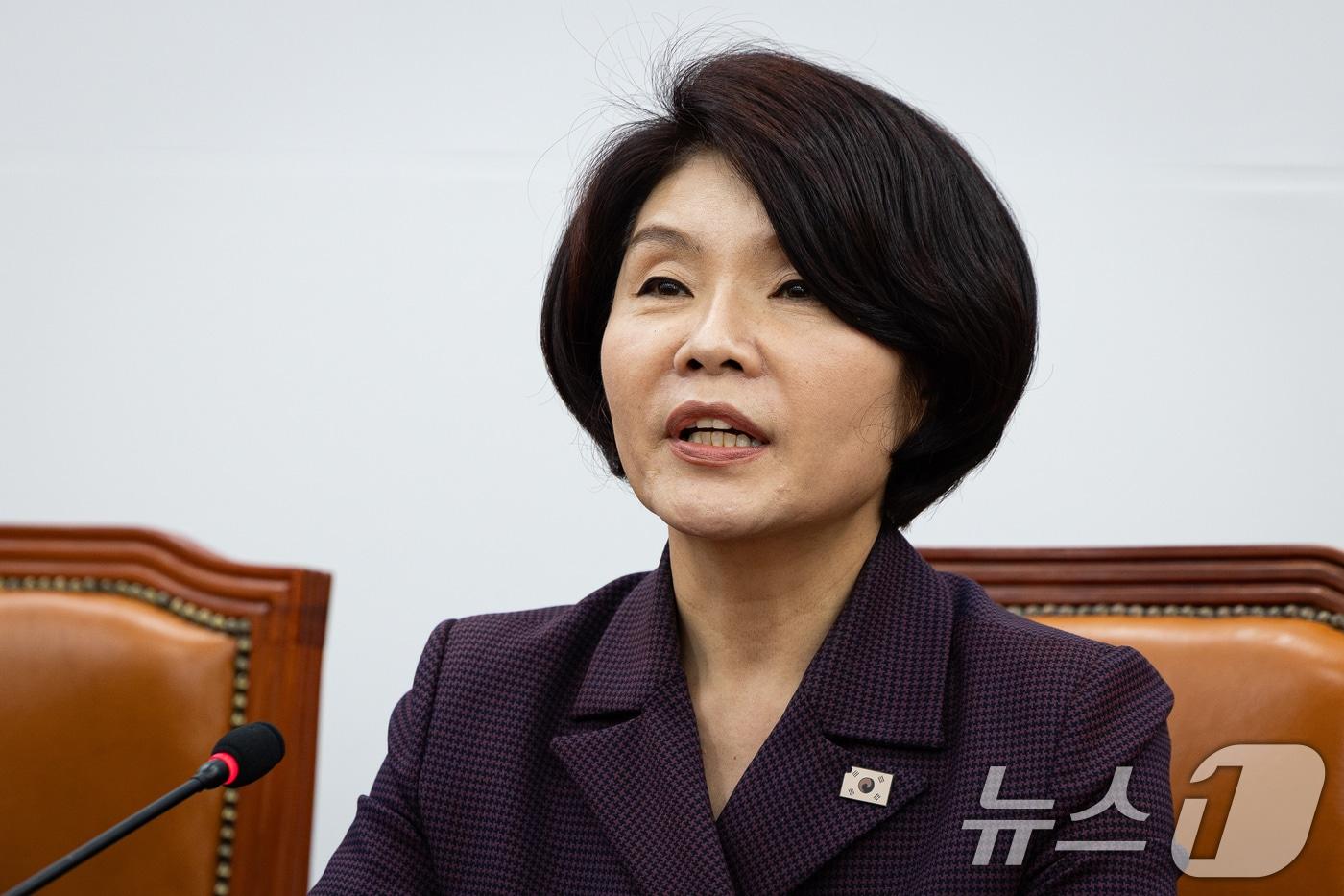 본문 이미지 - 한정애 더불어민주당 정책위의장이 30일 서울 여의도 국회에서 열린 정책조정회의에서 모두 발언을 하고 있다. 2026.4.30 ⓒ 뉴스1 유승관 기자