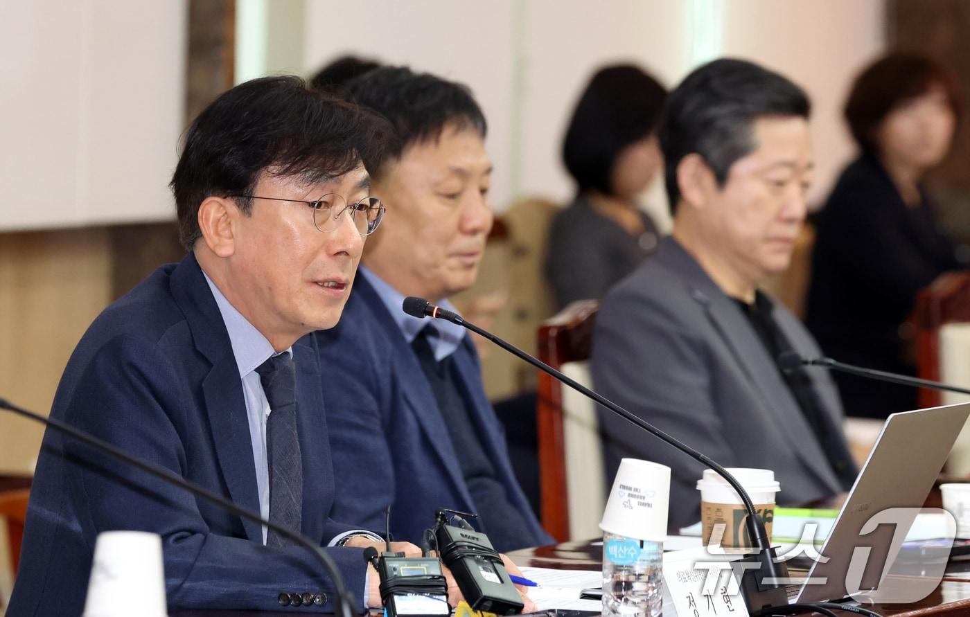 본문 이미지 - 정기현 의료혁신위원회 위원장이 30일 오전 서울 종로구 세종대로 정부서울청사에서 열린 제5차 의료혁신위원회에서 모두 발언을 하고 있다. 2026.4.30 ⓒ 뉴스1 김명섭 기자