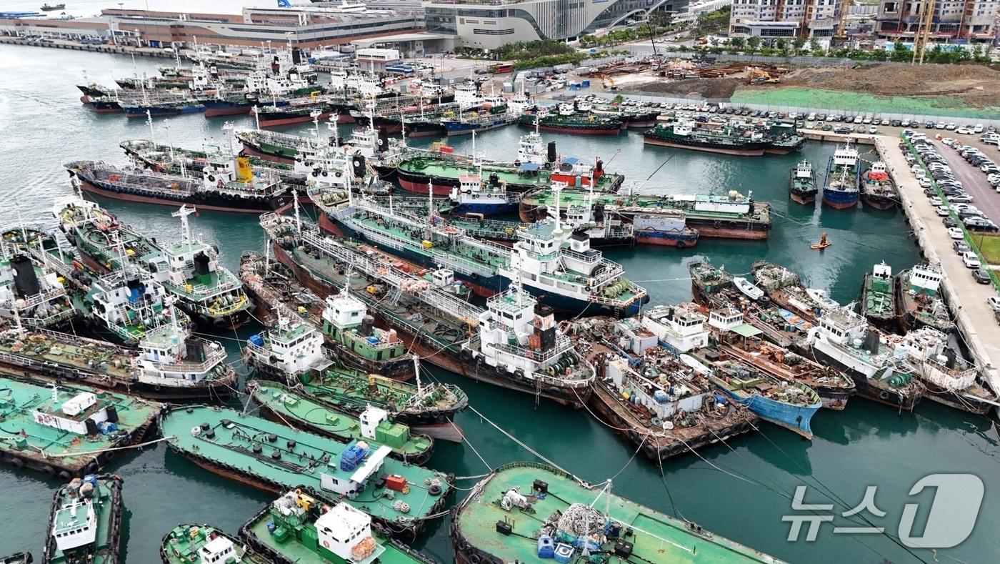 본문 이미지 - 부산항 북항에 선박이 계류된 모습 (해경 제공. 재판매 및 DB금지)