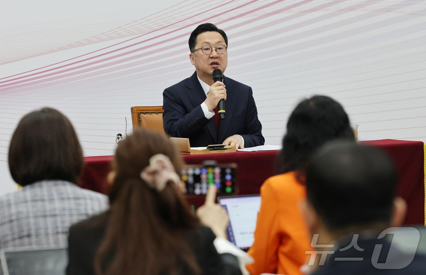 본문 이미지 - 이장우 대전시장이 30일 시청 기자회견장에서 언론인과의 대담을 하고 있다. 2026.4.30 ⓒ 뉴스1 김기태 기자