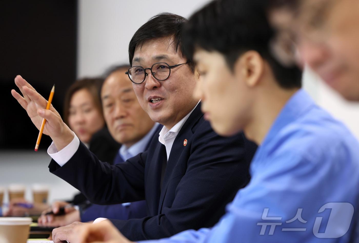 본문 이미지 - 최휘영 문화체육관광부 장관이 영화·영상 재도약 방안을 논의하기 위해 문화예술정책자문위원회 영화·영상분과 3차 회의를 6일 국립현대미술관 서울관에서 개최한다. (문화체육관광부 제공. 재판매 및 DB 금지)  ⓒ 뉴스1