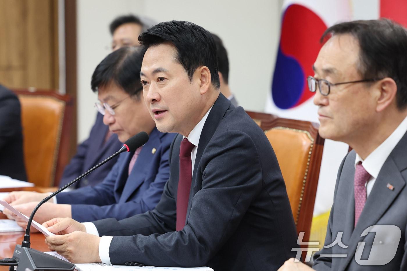 본문 이미지 - 장동혁 국민의힘 대표가 30일 서울 여의도 국회에서 열린 소상공인연합회 6·3지방선거 정책과제 전달식에서 인사말을 하고 있다. 2026.4.30 ⓒ 뉴스1 신웅수 기자