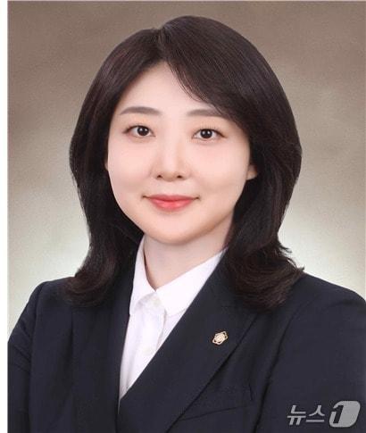 본문 이미지 - 국가정보원은 30일 제6대 '북한이탈주민보호센터' 인권보호관으로 김수현 변호사를 5월 1일부로 위촉한다고 밝혔다.(국정원 제공).