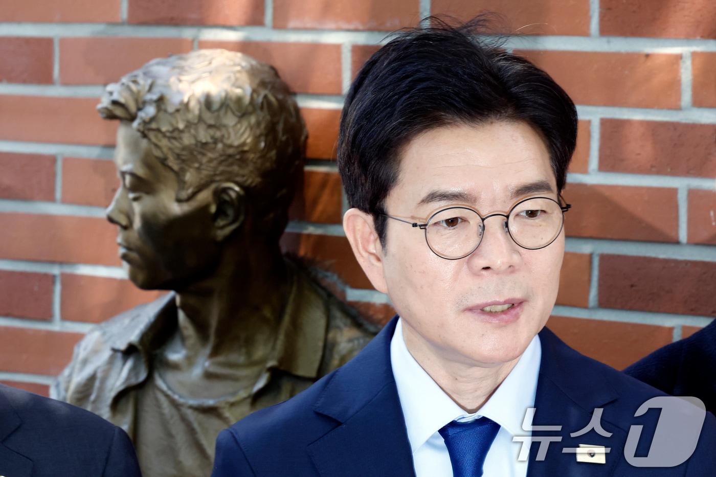 본문 이미지 - 정원오 더불어민주당 서울시장 후보가 지난달 30일 오전 서울시 종로구 청계천로 아름다운청년 전태일기념관에서 노동공약을 발표하고 있다. 2026.4.30 ⓒ 뉴스1 박정호 기자