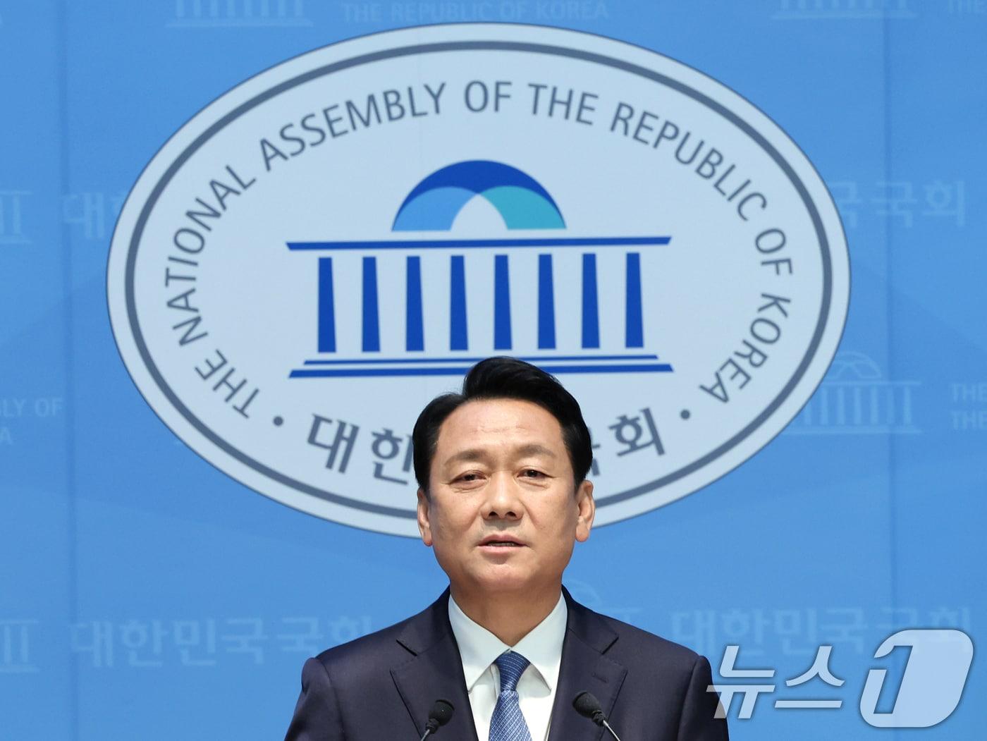 본문 이미지 - 이광재 전 강원지사가 30일 서울 여의도 국회에서 경기 하남갑 국회의원 보궐선거 출마 선언을 하고 있다. 2026.4.30 ⓒ 뉴스1 황기선 기자
