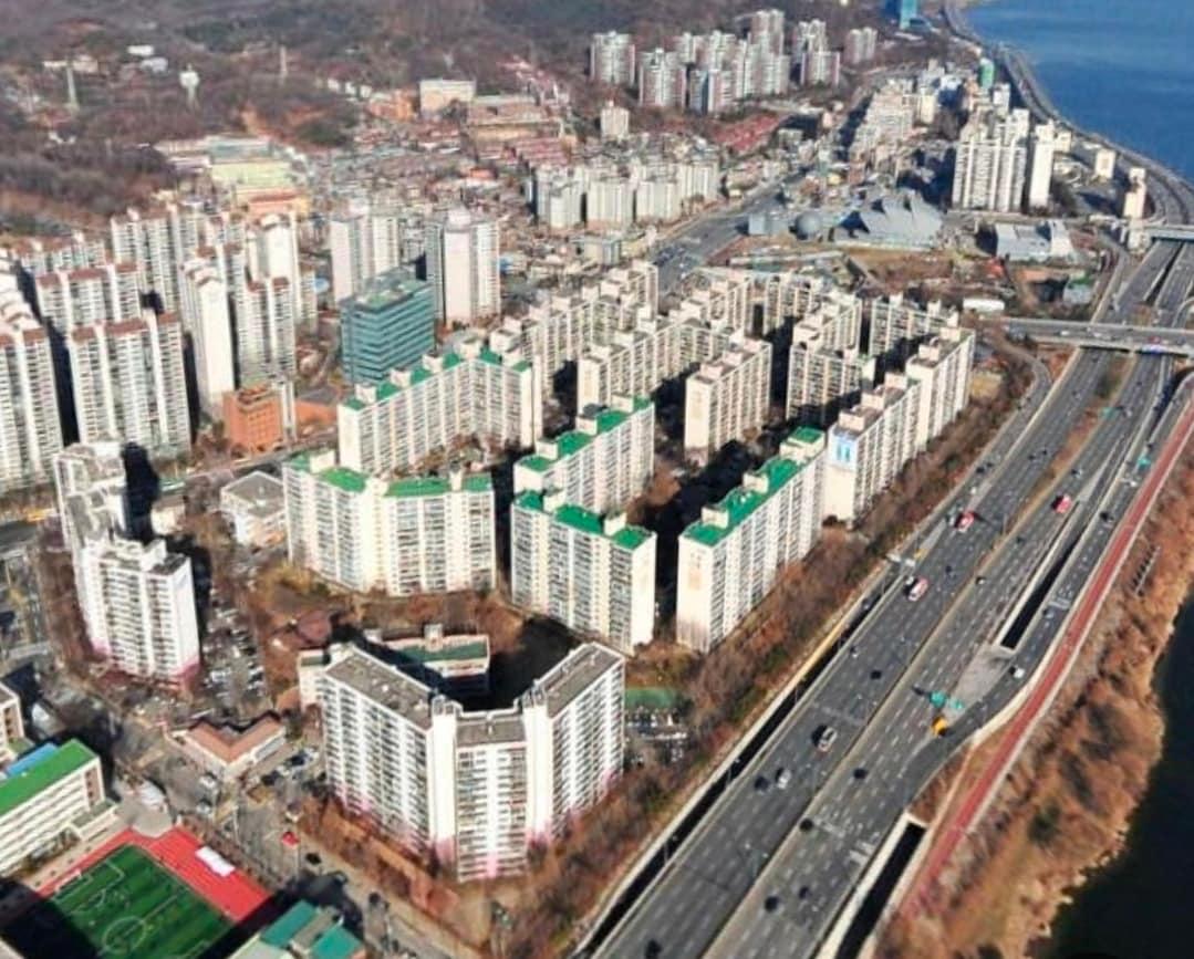 본문 이미지 - 서울 광진구 극동아파트 전경(네이버항공뷰 갈무리) 뉴스1 ⓒ News1    