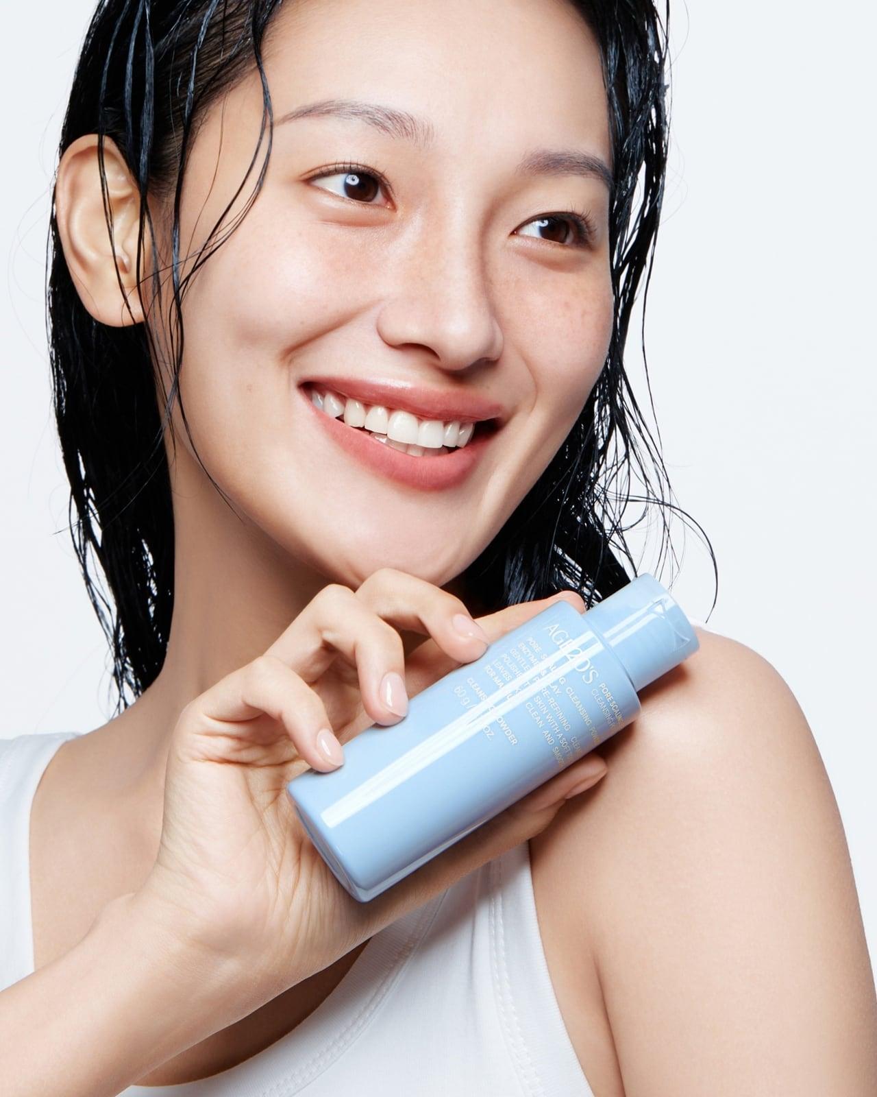 본문 이미지 - 애경산업의 AGE20’S 포어 스케일링 엔자임 클렌징 파우더 모델컷(애경산업 제공)