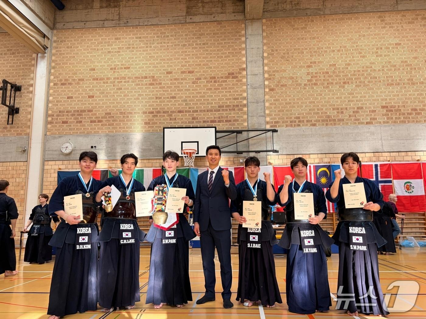 본문 이미지 - 대전대 검도팀 양진회 선수(스포츠운동과학과)가 포함된 한국 대학부 연합팀이 '2026 제33회 스위스 취리히컵 국제대회' 5인조 단체전 정상에 올랐다. (대전대학교 제공·재판매 및 DB금지)/뉴스1