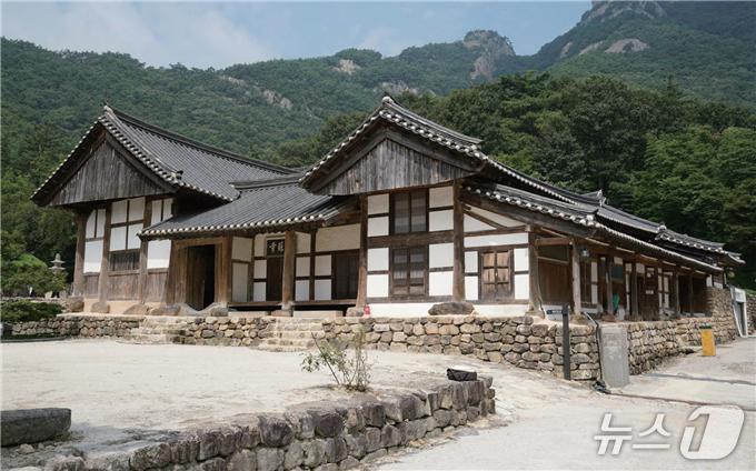 본문 이미지 - 전북 부안 내소사 설선당과 요사가 국가지정문화유산 보물 지정 예고됐다. 사진은 요사 전경.(부안군 제공. 재판매 및 DB금지)