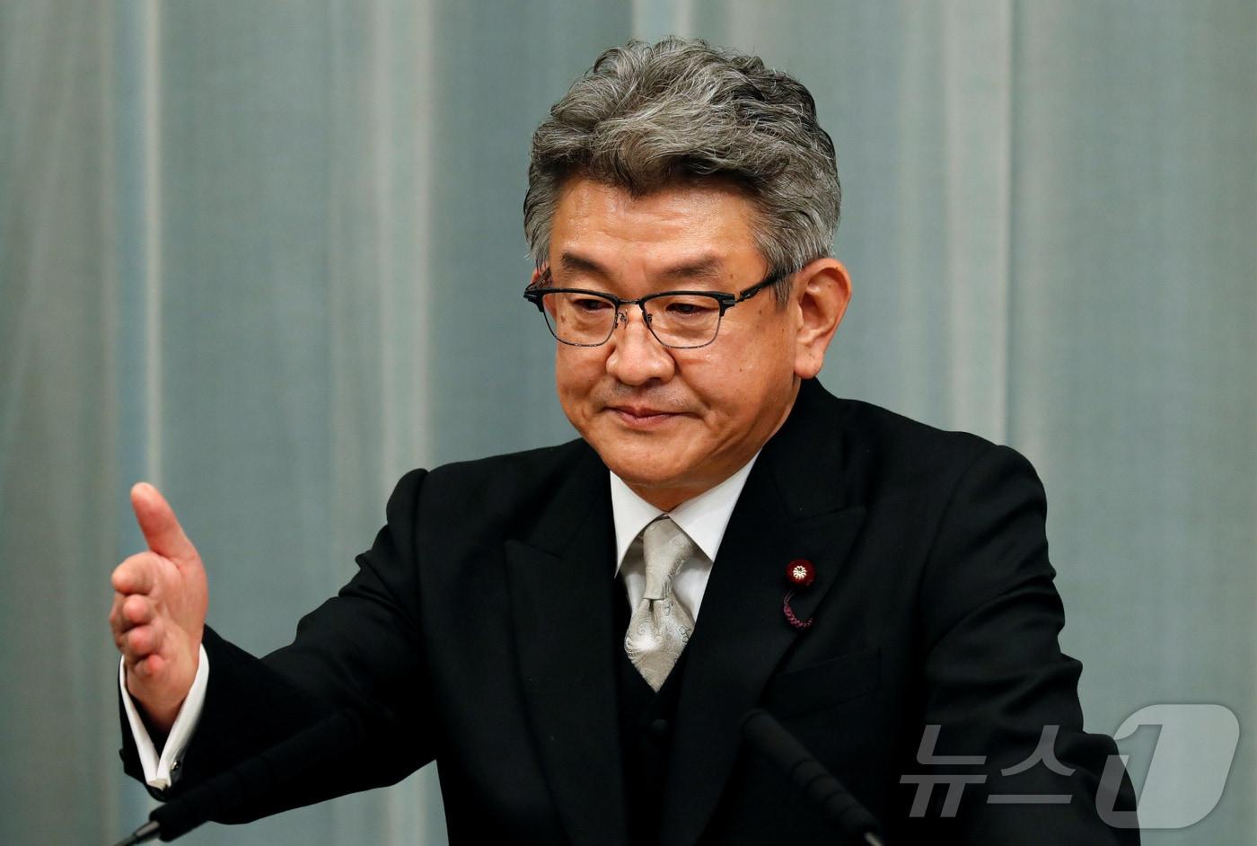 본문 이미지 - 다케다 료타 신임 일한의원연맹 회장이 총무상 시절인 2020년 9월 기자회견을 하고 있다. 2020.9.16 ⓒ 로이터=뉴스1