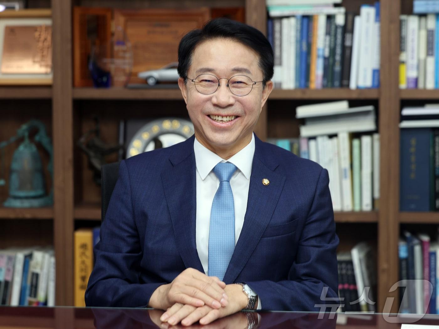 본문 이미지 - 22대 국회 하반기 국회의장 출마를 선언한 조정식 더불어민주당 의원이 30일 서울 여의도 국회 의원회관에서 뉴스1과 인터뷰를 하고 있다. 2026.4.30 ⓒ 뉴스1 황기선 기자