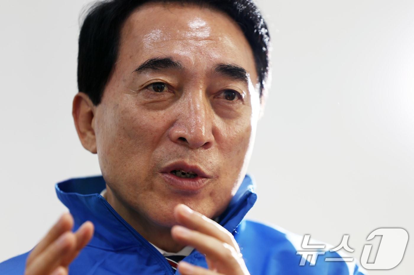 본문 이미지 - 박수현 더불어민주당 충남도지사 후보가 30일 충남 천안시 동남구에 위치한 선거사무소에서 뉴스1과 인터뷰를 하고 있다. ⓒ 뉴스1 김영운 기자