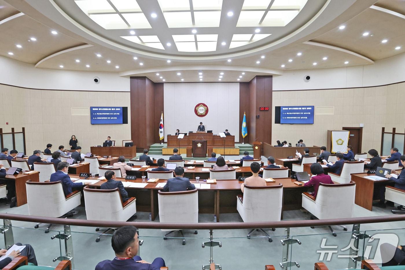 본문 이미지 - 민선 8기 강원 원주시의회가 30일 시의회 본회의장에서 연 제265회 임시회 제2차 본회의를 끝으로 15일간의 임시회 일정을 완료하며 제9대 시의회의 모든 회기 일정들도 마무리했다. (원주시의회 제공. 재판매 및 DB금지) 2026.4.30/뉴스1