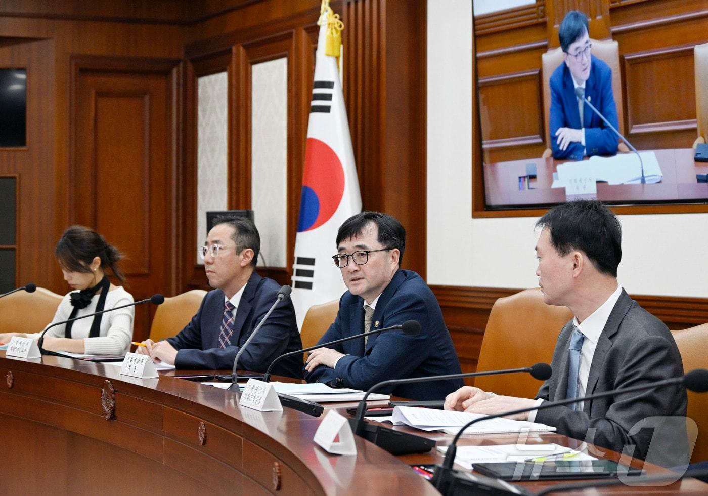 본문 이미지 - 임기근 기획예산처 차관이 지난달 30일 오후 서울 종로구 정부서울청사에서 열린 제8차 재정집행 점검회의를 주재하고 있다. (기획예산처 제공. 재판매 및 DB 금지) 2026.4.30 ⓒ 뉴스1