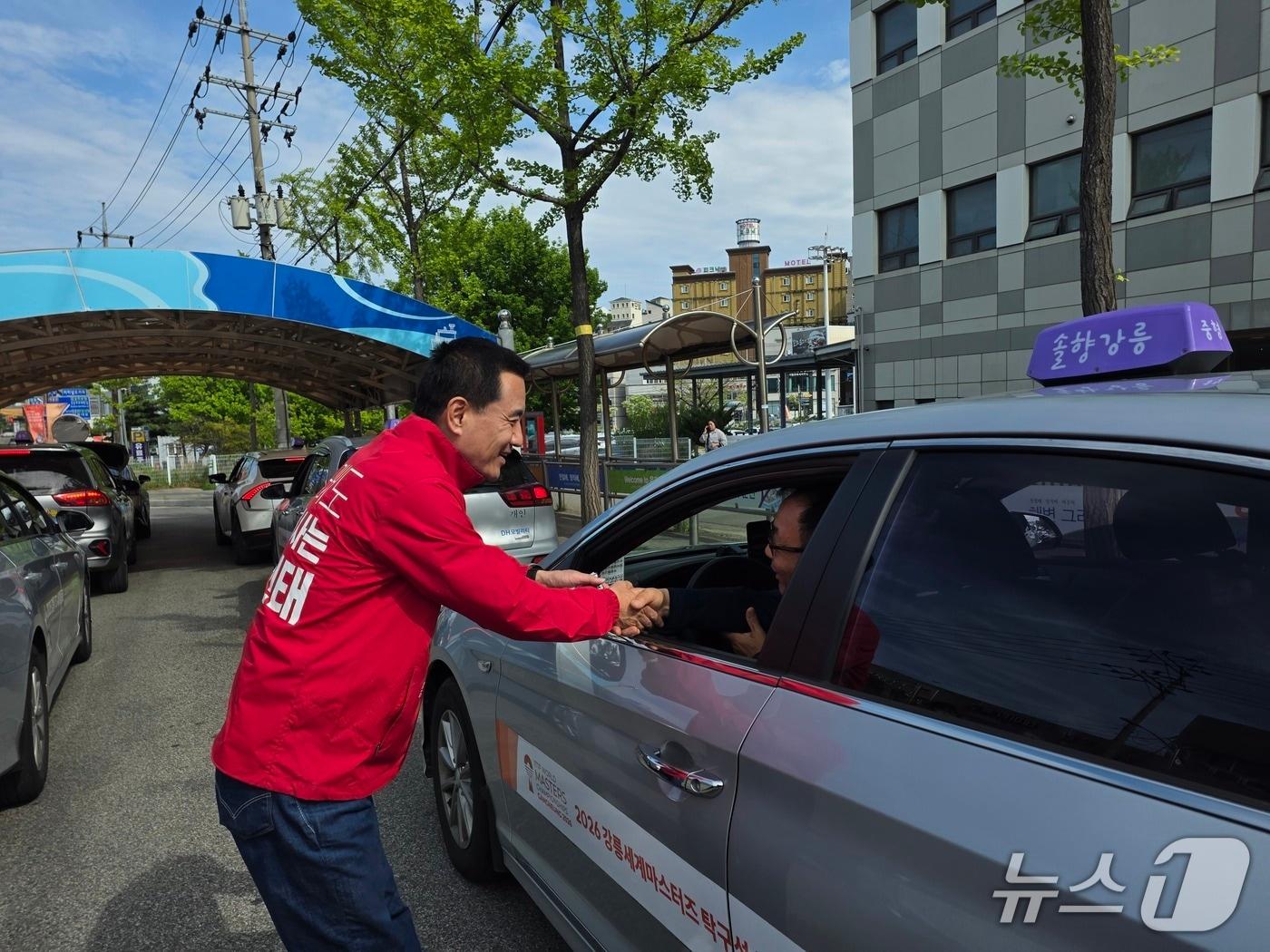 본문 이미지 - 영동권 민심 공략 나선 김진태 국민의힘 강원특별자치도지사 예비후보.(김진태 후보 측 제공. 재판매 및 DB금지)/뉴스1