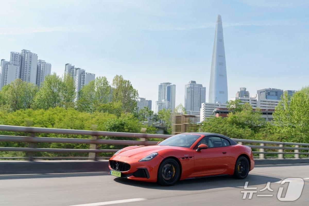 본문 이미지 - 마세라티 그란카브리오 트로페오.(마세라티 제공)