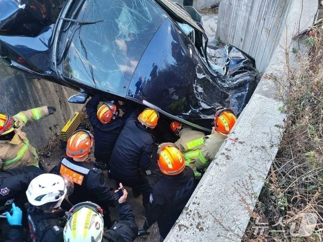 본문 이미지 - 지난 2022년 12월 강원 강릉에서 발생한 급발진 의심사고 현장.(뉴스1 DB)