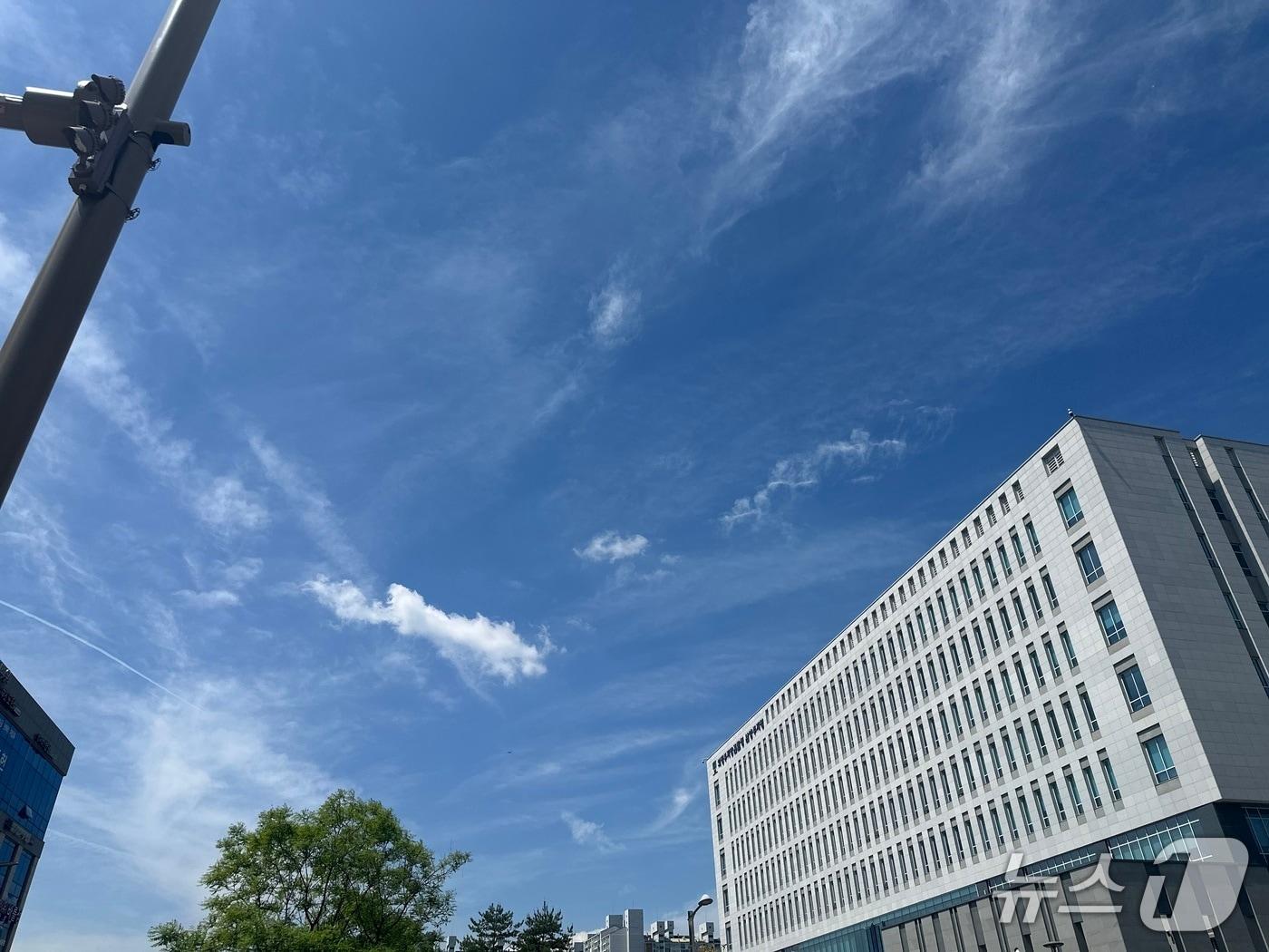 본문 이미지 - 지난 29일 맑은 하늘 아래 경기 남양주시 다산동 남양주 법조타운 전경. /뉴스1 이상휼 기자