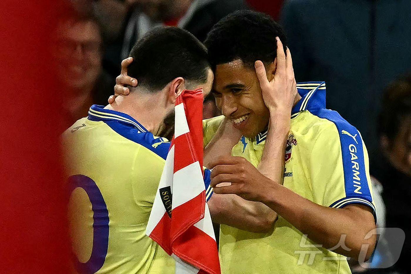 본문 이미지 - FA컵 준결승에서 아스널을 꺾은 사우샘프턴. ⓒ AFP=뉴스1