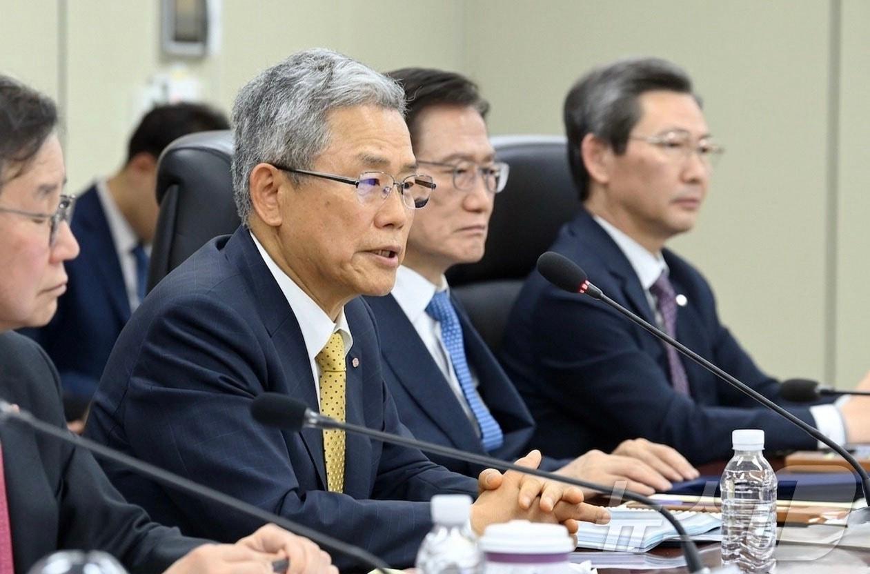 본문 이미지 - 김동철 한전 사장이 전력그룹사 긴급 사장단 회의를 주재하고 있다.(한전 제공, 재배포 및 DB 금지) ⓒ 뉴스1