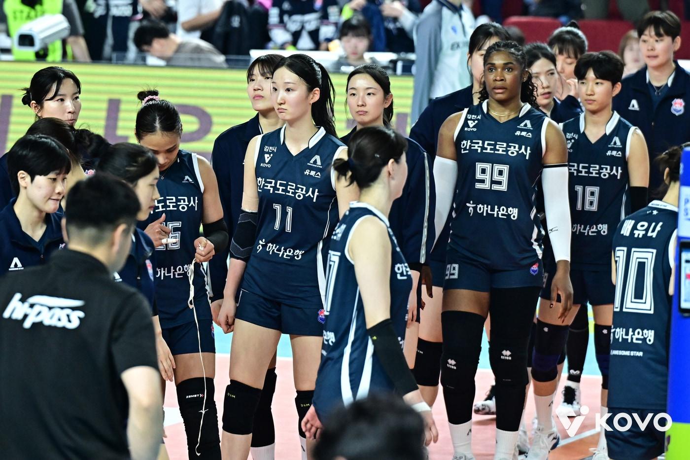 본문 이미지 - 준우승으로 시즌을 마친 한국도로공사. (KOVO 제공)