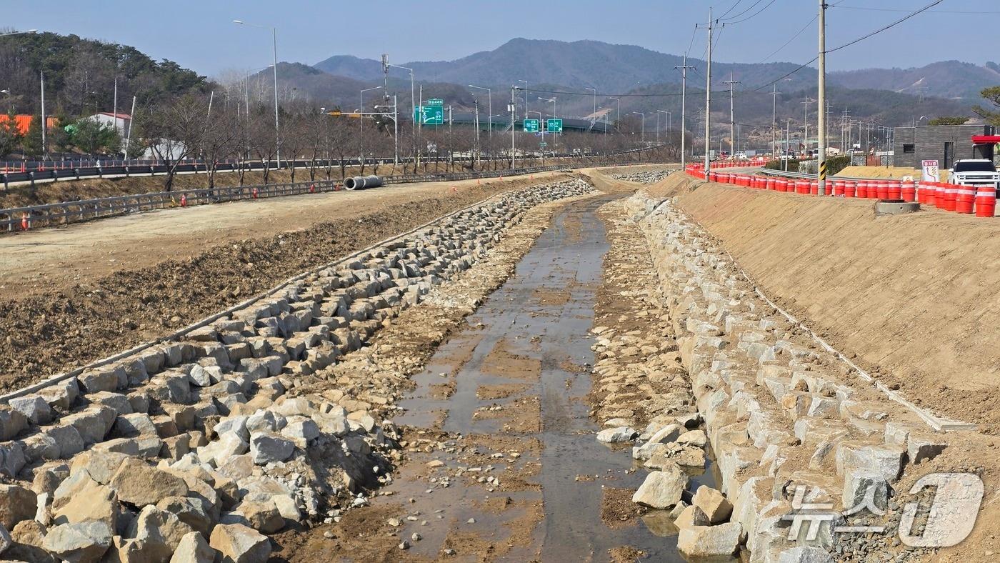 본문 이미지 - 전북 임실군은 옛 물길을 되살려 수변환경을 복원하고 군민에게 쾌적한 친수공간을 제공하는 '도인천 생태하천 복원사업'을 추진한다.(임실군제공, 재판매 및 DB금지)2026.4.5/뉴스1 
