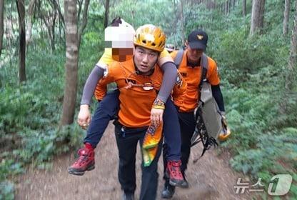 본문 이미지 - 강원도소방본부의 봄철 임산물 채취시기 안전사고 대응 활동 자료 사진. (강원도소방본부 제공. 재판매 및 DB금지) 2026.4.5/뉴스1