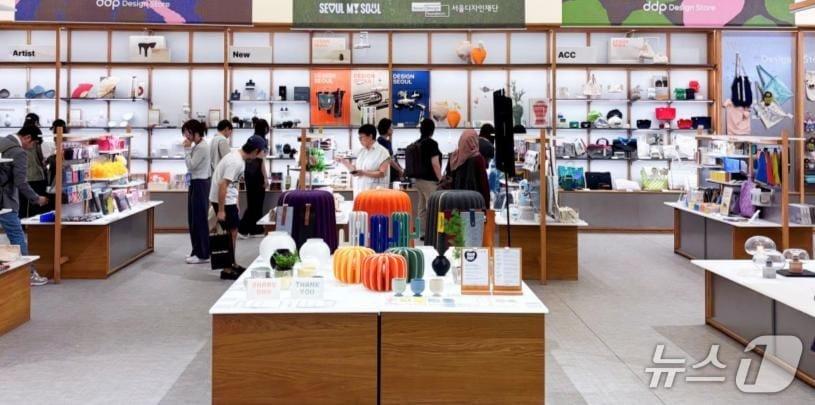 본문 이미지 - 오프라인 스토어 DDP디자인스토어.(서울시 제공)