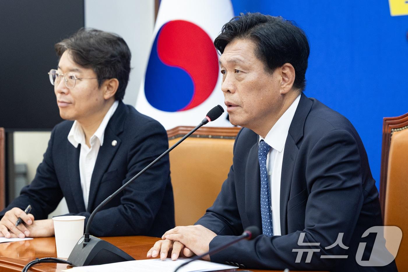 본문 이미지 - 조승래 더불어민주당 사무총장이 5일 서울 여의도 국회에서 더불어민주당 6·3 지방선거 슬로건 및 홍보캠페인을 발표하고 있다. 2026.4.5 ⓒ 뉴스1 유승관 기자