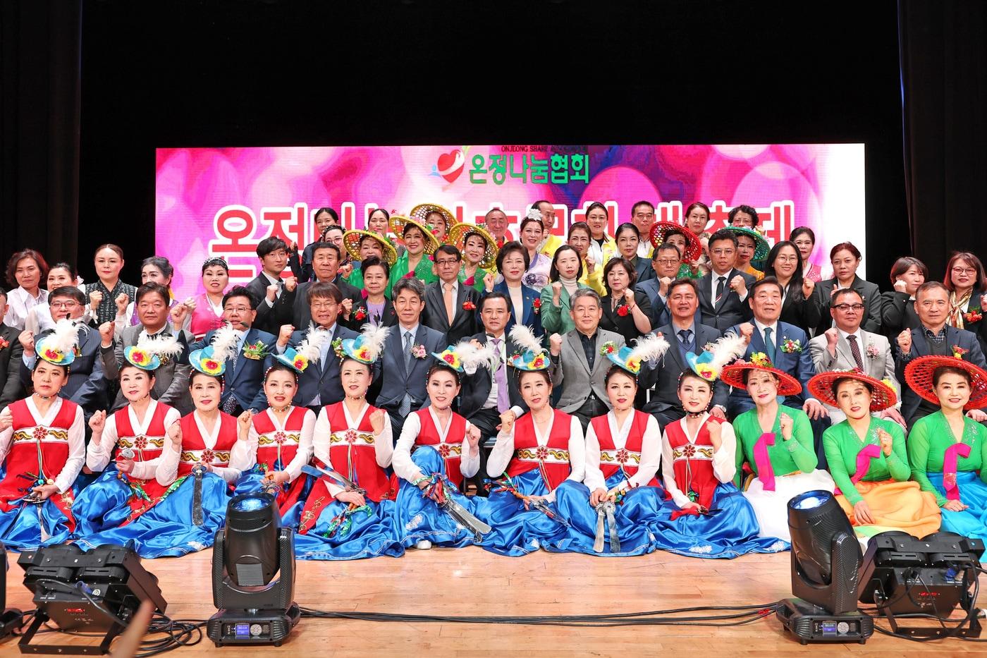 본문 이미지 - 외교부는 5일 김경협 재외동포청장이 '온정나눔 상호문화 대축제' 참석해 국내 귀환 동포들과 만나 문화 교류의 중요성을 강조했다고 밝혔다.(외교부 제공)