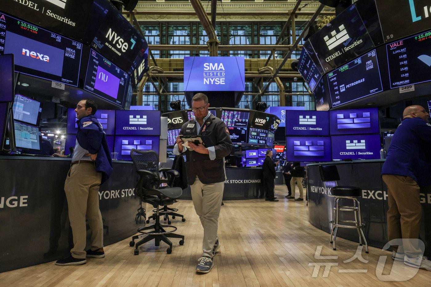 본문 이미지 - 뉴욕증권거래소 트레이더들 ⓒ 로이터=뉴스1