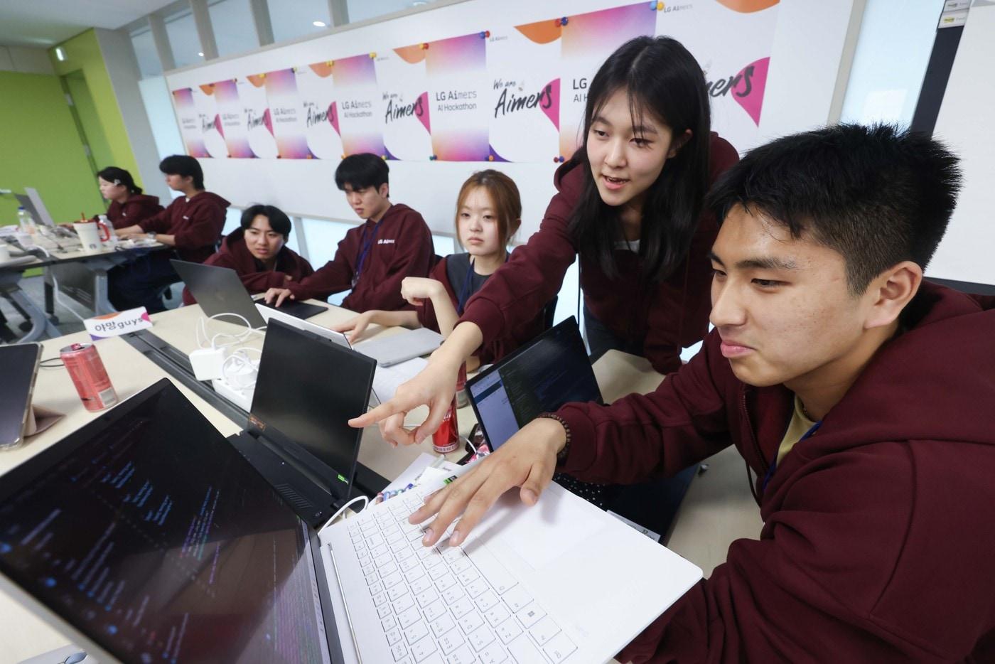 본문 이미지 - LG가 4일부터 1박 2일 일정으로 경기도 이천 LG인화원에서 LG 에이머스(Aimers) 해커톤을 진행했다