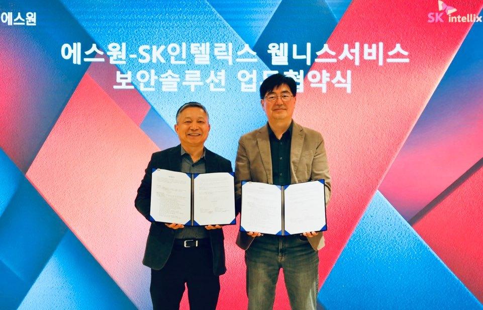 본문 이미지 - SK인텔릭스는 에스원과 '웰니스 서비스 영역 내 비전 AI 기반 보안 서비스 사업 추진을 위한 전략적 업무협약(MOU)'을 체결했다고 6일 밝혔다.(SK인텔릭스 제공)
