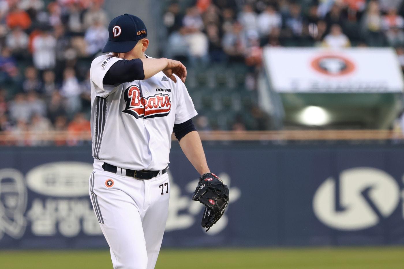 본문 이미지 - 부상으로 장기 이탈하게 된 두산 외국인 투수 플렉센.(두산 베어스 제공)