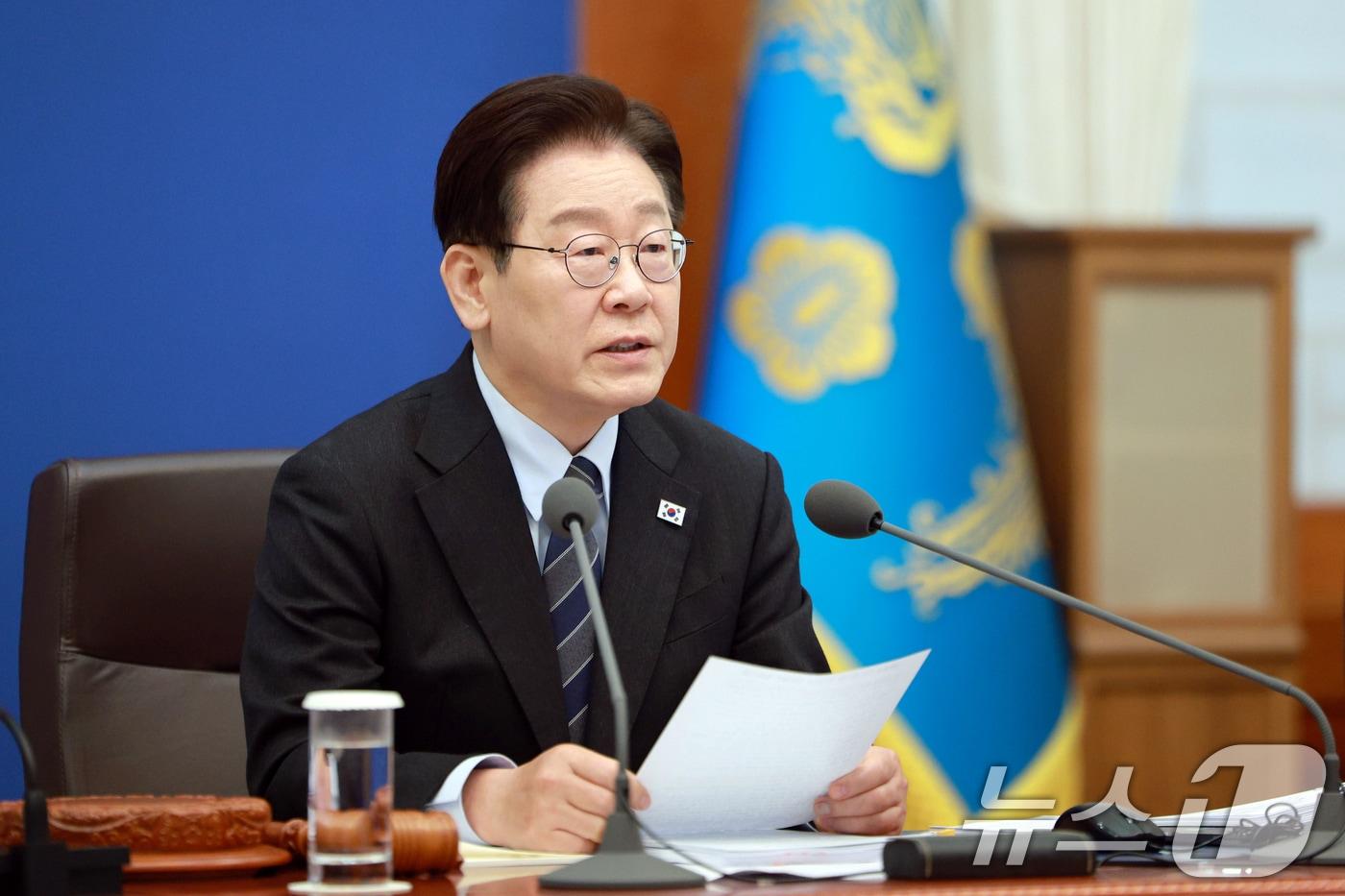 본문 이미지 - 이재명 대통령이 6일 청와대에서 열린 국무회의 겸 제4차 비상경제 점검회의에서 발언하고 있다. 2026.4.6 ⓒ 뉴스1 이재명 기자