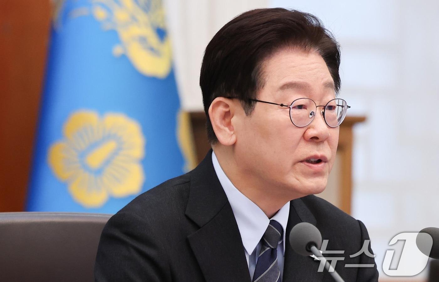 본문 이미지 - 이재명 대통령이 6일 청와대에서 열린 국무회의 겸 제4차 비상경제 점검회의에서 발언하고 있다. 2026.4.6 ⓒ 뉴스1 이재명 기자