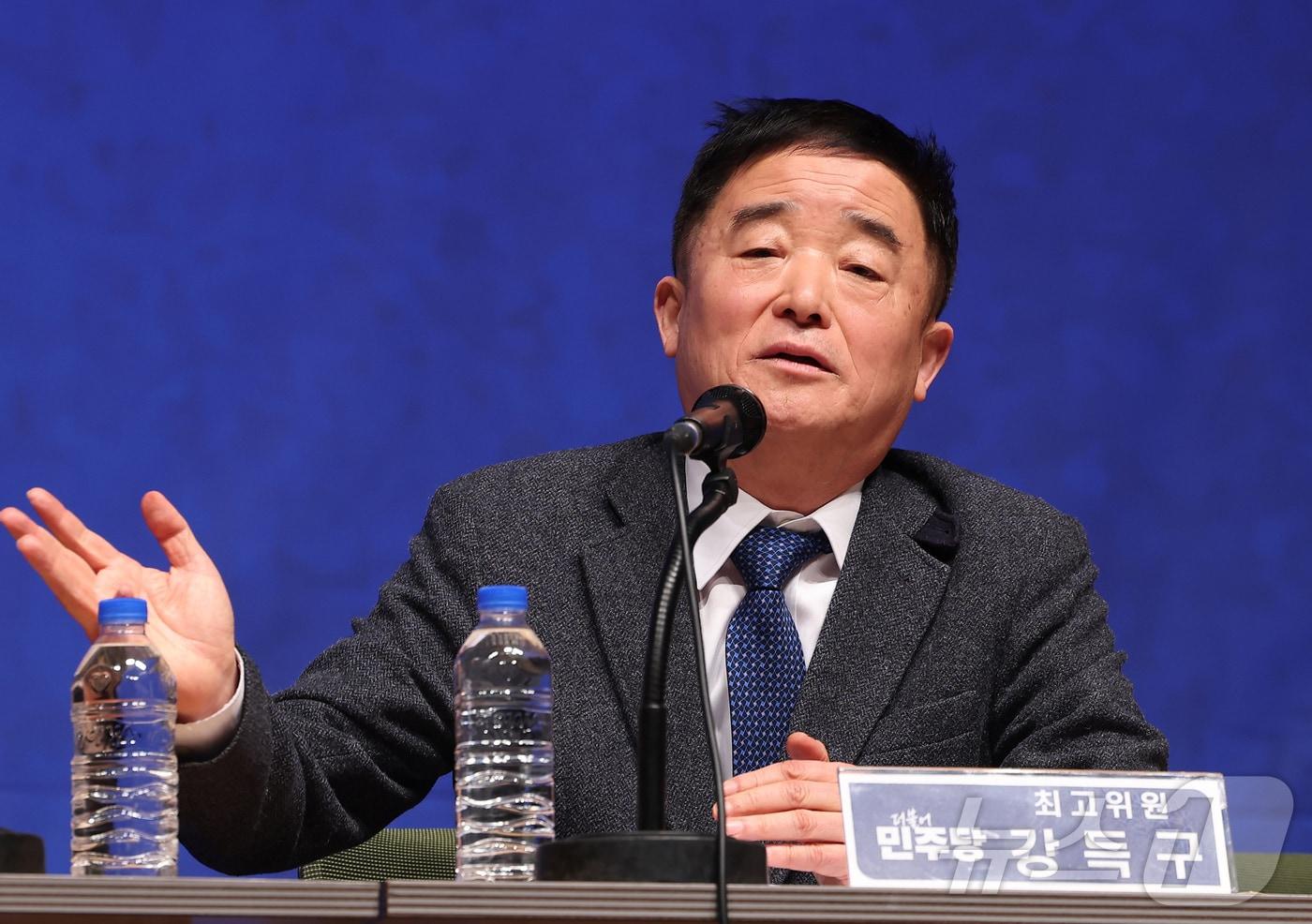 본문 이미지 - 강득구 의원이 6일 경기도 수원시 경기아트센터에서 열린 더불어민주당 현장최고위원회의에서 발언하고 있다. (공동취재) 2026.4.6 ⓒ 뉴스1 김영운 기자